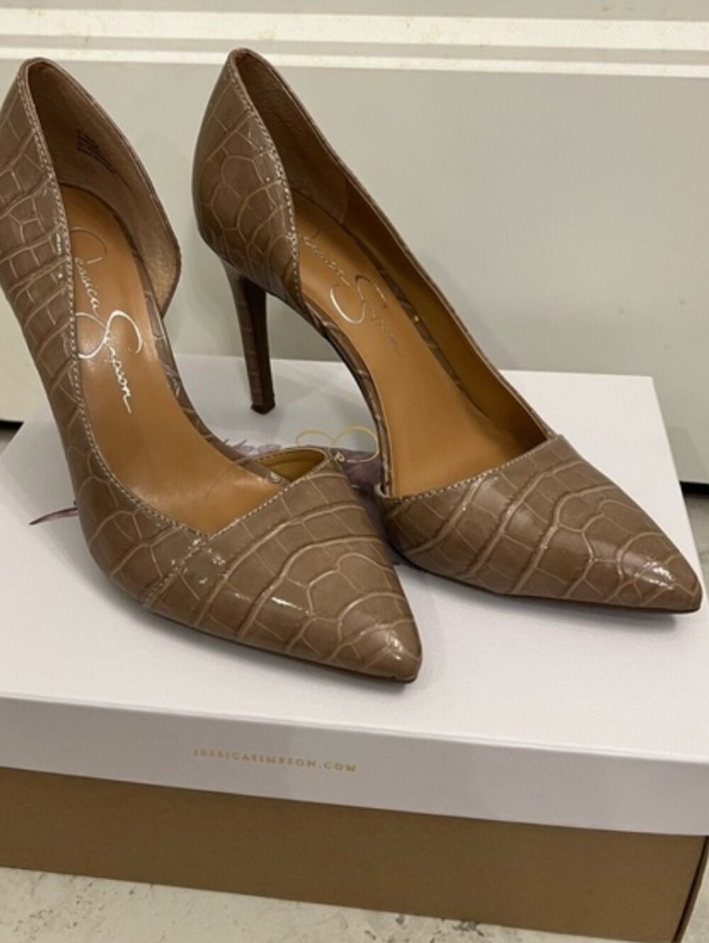 NEW WITH TAGS Jessica Simpson Croc-Embossed Pumps Heels - Picture 4 of 4